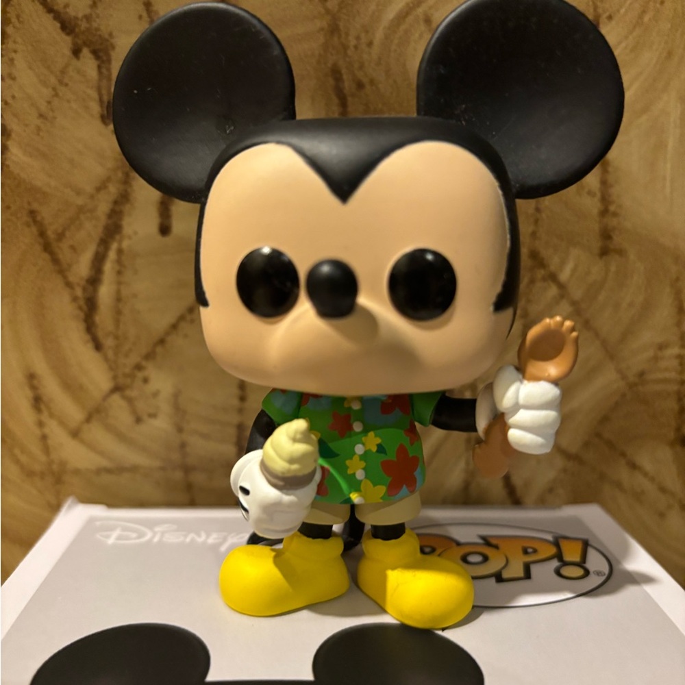 Funko Pop! Walt Disney World 50th Anniversary Figure Mickey Mouse with treat